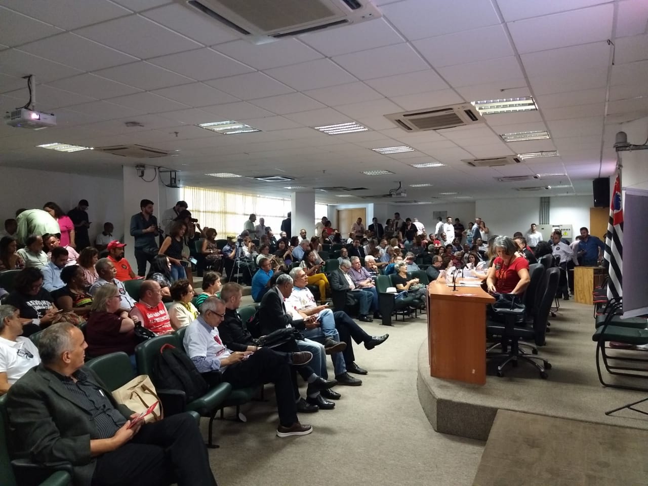 . Na última quinta-feira, dia 25, o Sindicato participou do lançamento da Frente Parlamentar em Defesa das Aposentadorias, na Assembleia Legislativa do Estado de São Paulo (Alesp). 