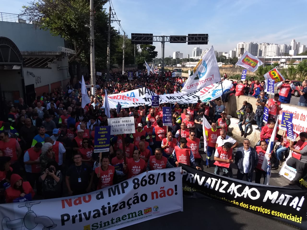 Protesto contra a MP do Saneamento reúne cerca de 3 mil pessoas em São Paulo