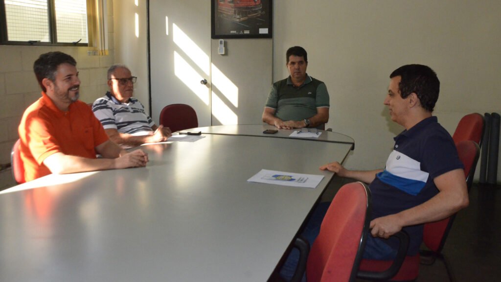 Os Diretores Marcio, Jair e David acertam detalhes em reunião com Jaime Togores.