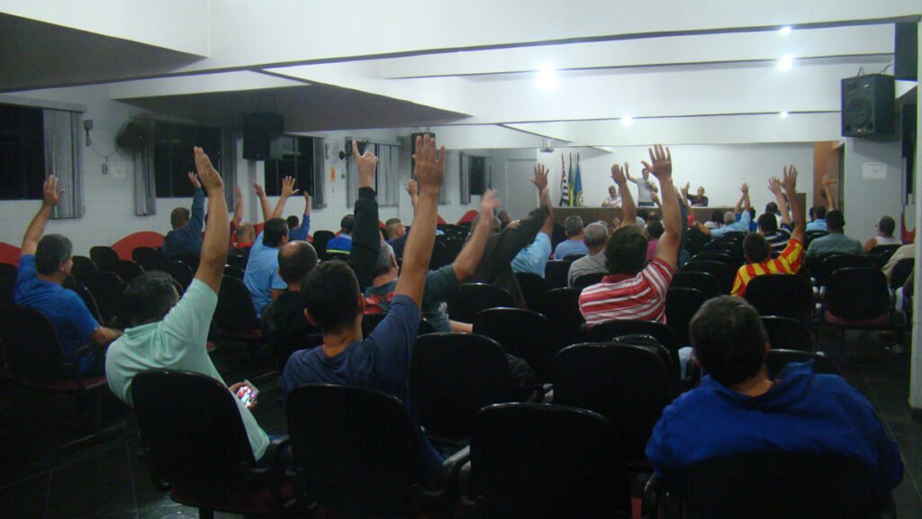TRABALHADORES DA SABESP APROVAM REALIZAÇÃO DE GREVE A PARTIR DE TERÇA-FEIRA, DIA 30