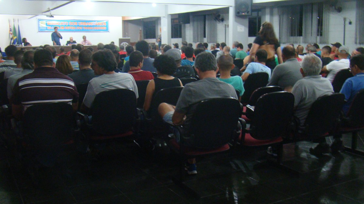 TRABALHADORES DA SABESP SUSPENDEM GREVE E DECIDEM AGUARDAR AUDIÊNCIA NO TRT